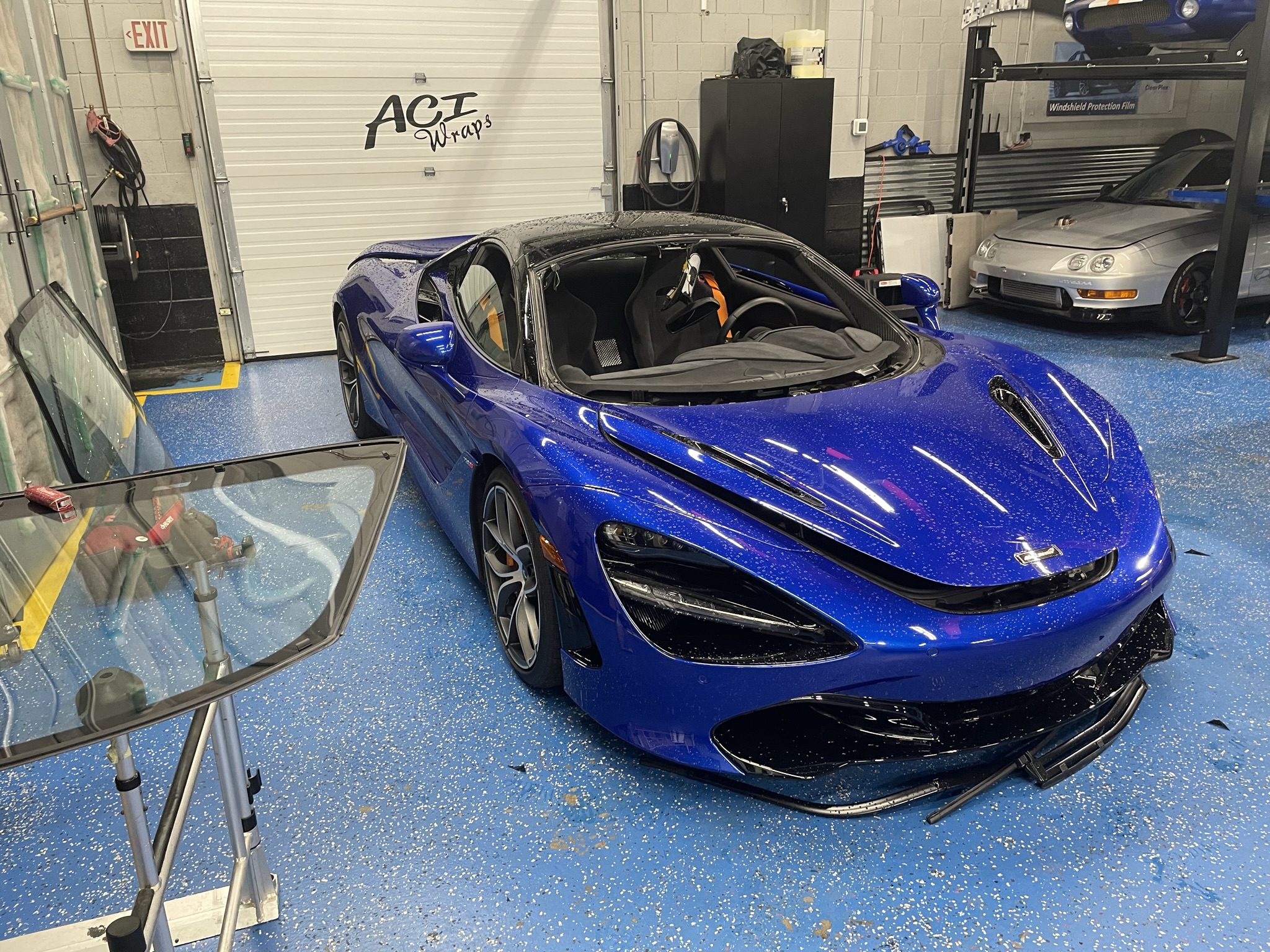 McLaren windshield replacement process
